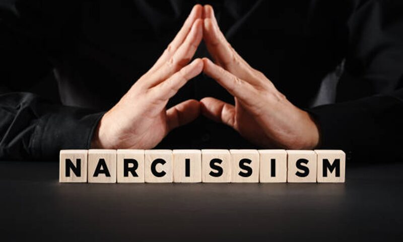 Narcisismul e noul trend pe TikTok: de ce toți vorbesc despre el