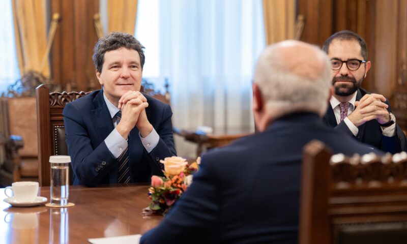 Președintele Nicușor Dan a promulgat legea care stabilește distribuirea deciziilor de recalculare a pensiilor prin Poșta Română