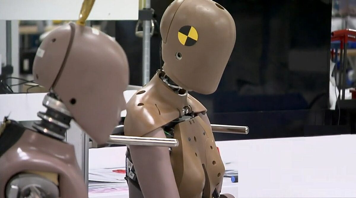 Secretele negre ale testelor auto. Femeile erau puse în pericol