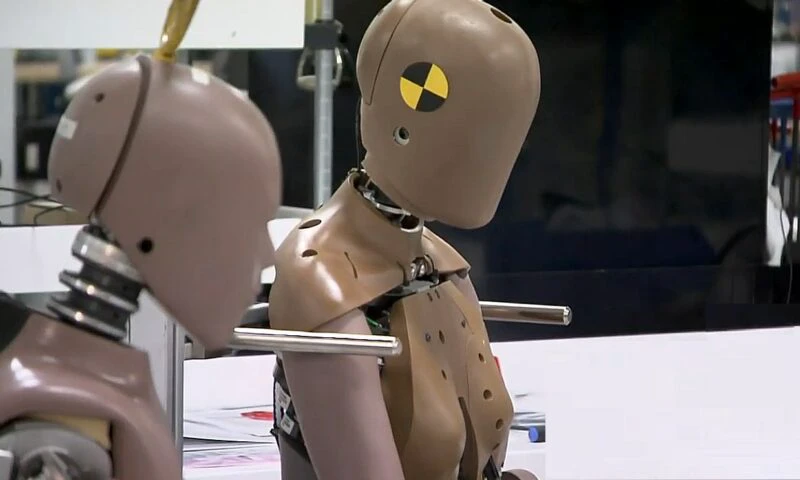 Secretele negre ale testelor auto. Femeile erau puse în pericol