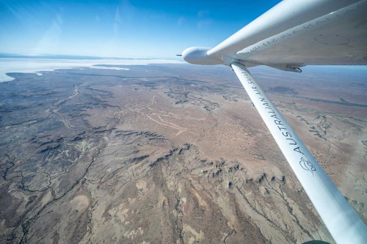 Mister în inima Australiei. Uriașul desenat pe pământ pe care nimeni nu-și asumă că l-a creat