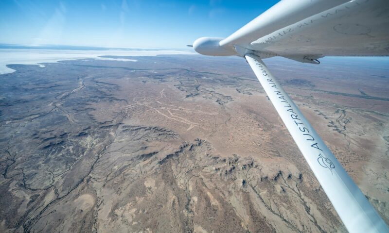 Mister în inima Australiei. Uriașul desenat pe pământ pe care nimeni nu-și asumă că l-a creat