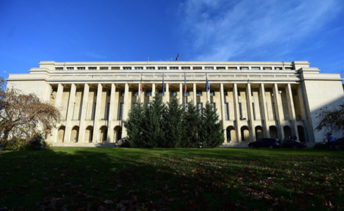 Ofițerul de presă al Guvernului, cercetat disciplinar după ce i-a bruscat pe jurnaliști