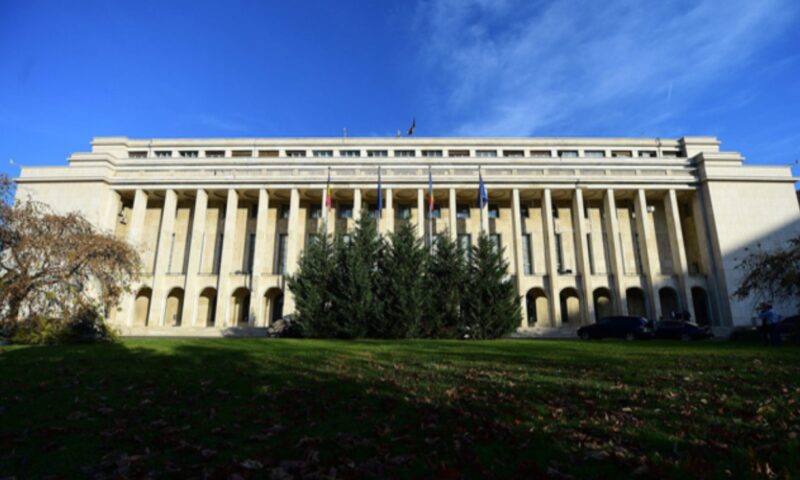 Ofițerul de presă al Guvernului, cercetat disciplinar după ce i-a bruscat pe jurnaliști