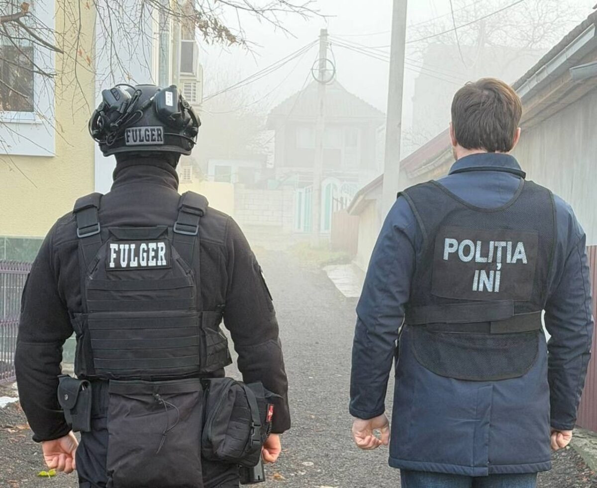 Percheziții într-un dosar de finanțare ilegală a unui partid politic. Printre persoanele vizate se numără și un fost ministru