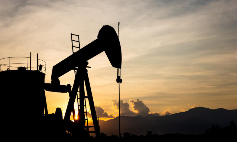 Prețul petrolului s-a prăbușit după declarația lui Trump, după ce anterior atinsese un nivel record