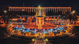 Chișinăul aprinde luminițele de Crăciun pe 5 decembrie, nu pe 1 ca în capitalele europene. Video