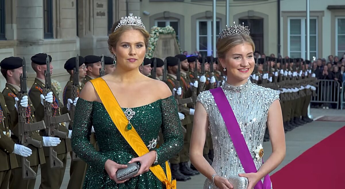 Prințesa Amalia fură stilul Reginei Maxima. Cum a reinventat ținuta mamei sale