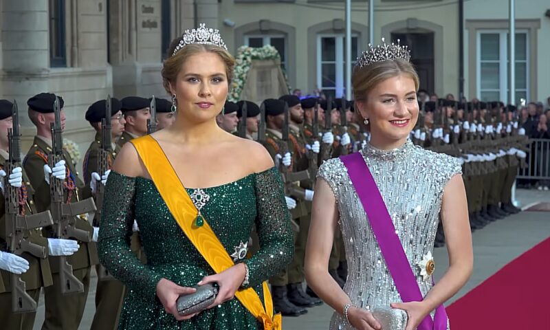 Prințesa Amalia fură stilul Reginei Maxima. Cum a reinventat ținuta mamei sale