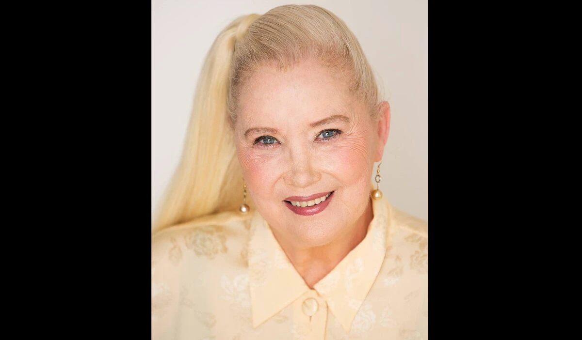 Hollywood-ul își ia rămas bun de la Sally Kirkland. Actrița a inspirat generații în „Anna”