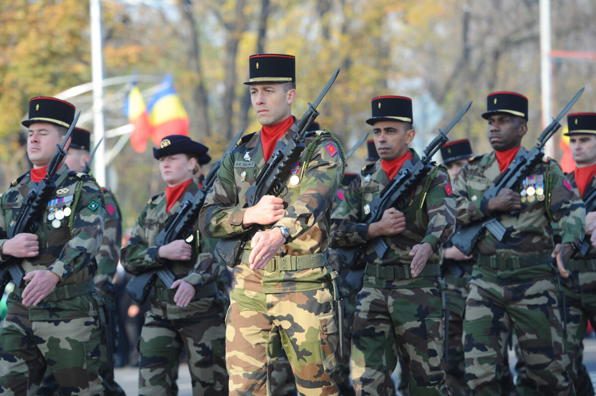 Franța reintroduce serviciului militar. Anunțul făcut de Macron