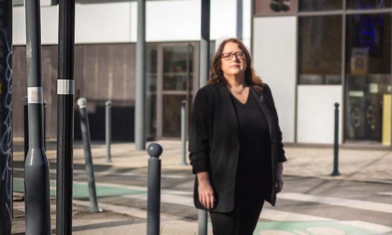 Peste 240 de femei reclamă același funcționar. Detalii șocante din interviurile-capcană