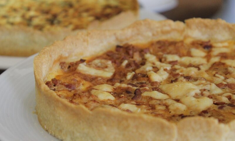 Transformarea alunelor de pădure în făină, o alegere ideală pentru deserturi mai aromate