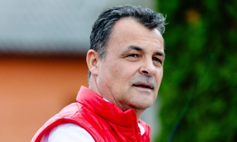 Primarul PSD din Livezile, în imagini controversate în care apare agresând o angajată. Edilul susține că pozele sunt generate de AI