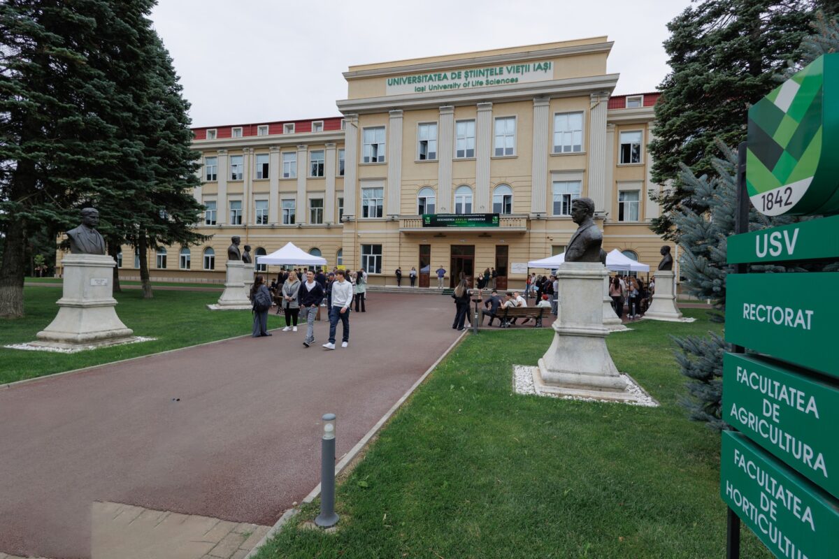 Un profesor universitar din Iași, acuzat că a abuzat o studentă, a fost destituit