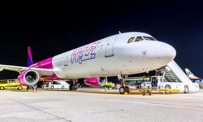 Incident pe aeroportul Băneasa. O flacără văzută sub cabina unui Avion Wizz Air