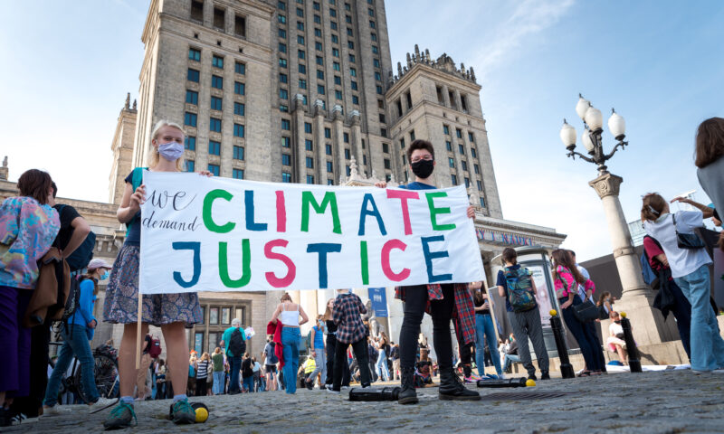 Activiştii de mediu, obligați să plătească peste 1 milion de euro după blocarea aeroportului Hamburg
