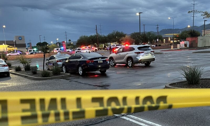 Un mort și trei răniți grav după un schimb de focuri într-o parcare din Arizona, SUA