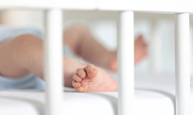 Bebeluș pe plămân artificial, transportat la Milano pentru operație. Suferă de o malformație cardiacă gravă