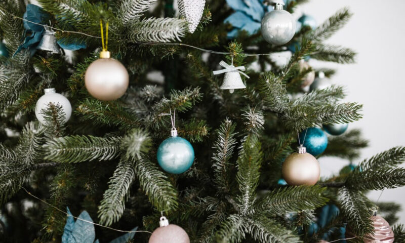 Afacerea care ia amploare înainte de Sărbători. Un brad artificial costă cât sejur în Elveția