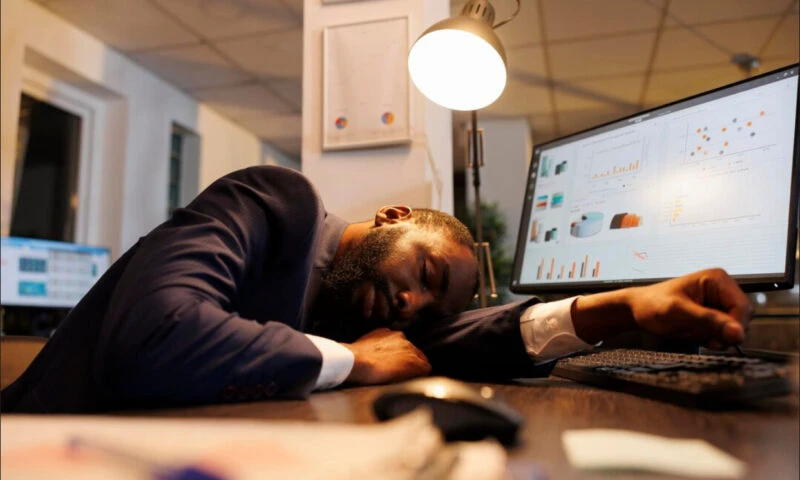 Burnout-ul, sindromul care macină în tăcere. Angajații din anumite domenii sunt cei mai expuși. Explicația psihiatrului