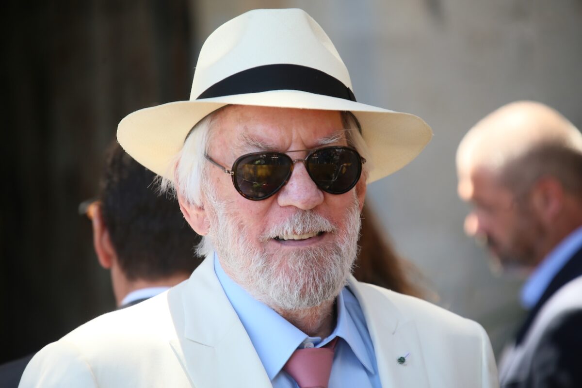 Familia lui Donald Sutherland a blocat apariția memoriilor actorului. Editura cere returnarea avansului de 400.000 dolari