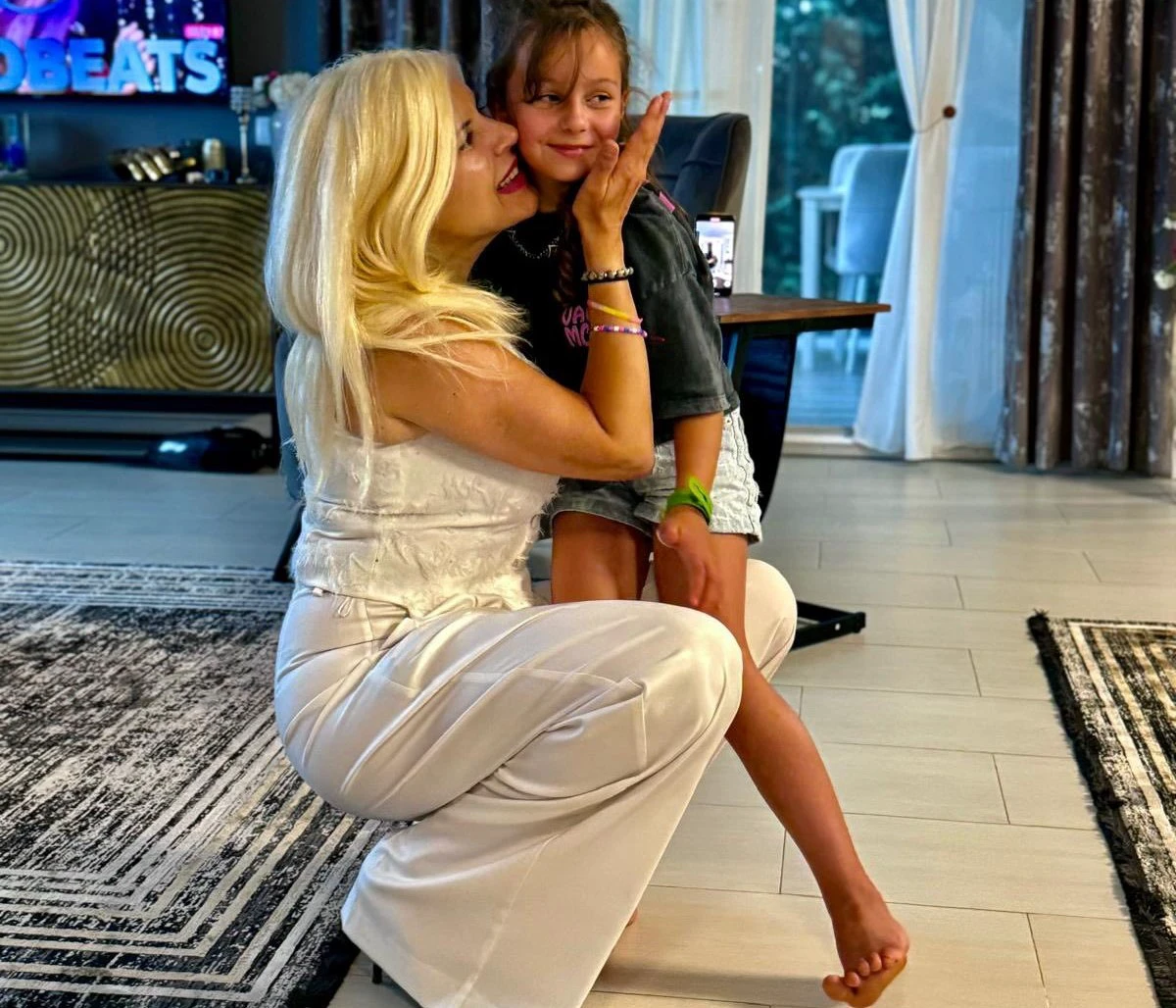 După anii grei din închisoare, Elena Udrea se întoarce în locul unde a devenit mamă