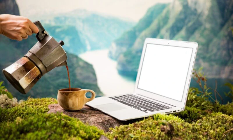 Muncă și vacanță în același loc. Cum se explică ascensiunea workation-ului