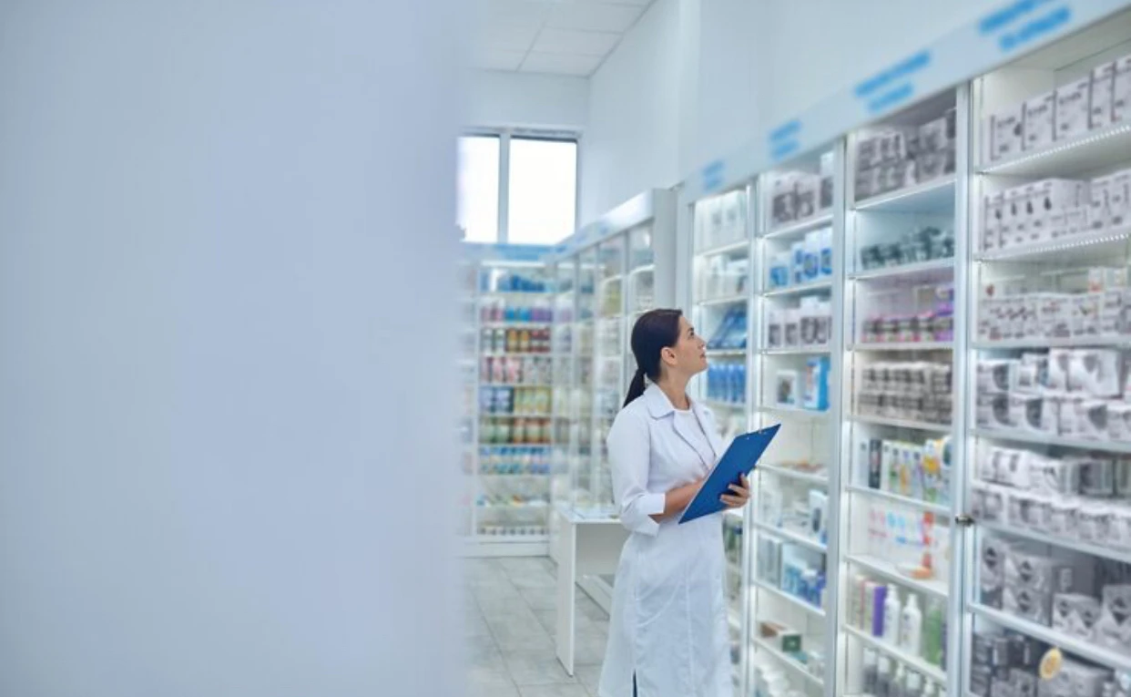 Cât câștigă un farmacist din România aflat la început de carieră. Diferențe mari față de alte state