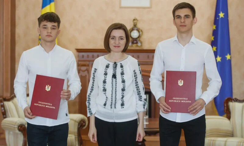 Invenţie la 20 de ani. Dronă hibridă, pentru aer şi apă