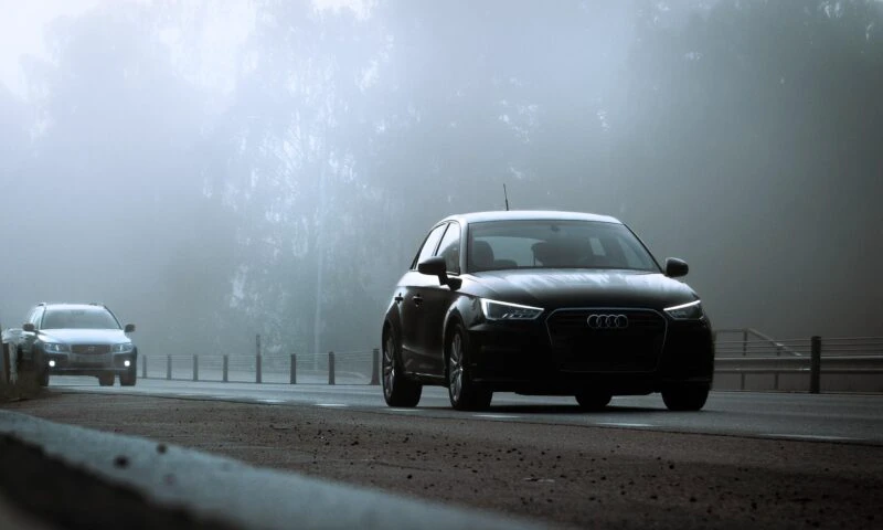 Ceață densă în 21 de județe din țară. Recomandări pentru şoferii care conduc cu vizibilitate redusă