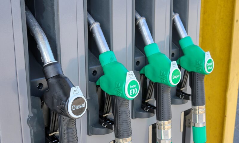 Cât s-au scumpit carburanții în România în 2025. Putem ajunge la prețul de 10 lei pe litru? Analiză