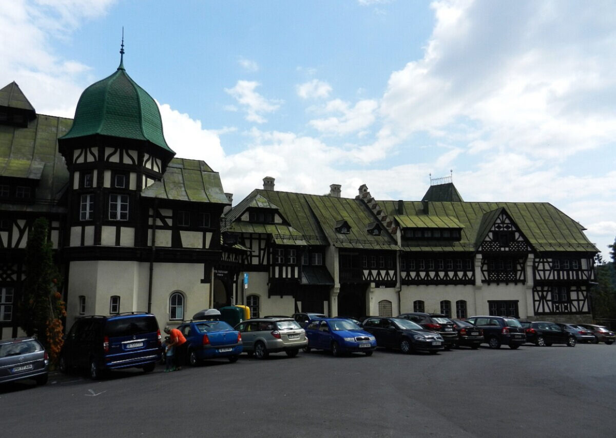 Hotelul Furnica din Sinaia, scos la vânzare. Statul nu vrea să o cumpere