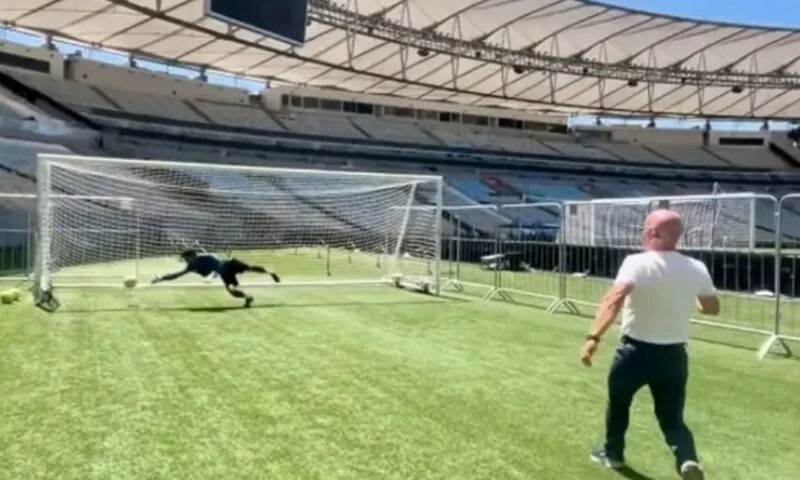 Emil Boc a dat gol pe stadionul Maracana. Mesaj pentru clujeni și fanii echipei Universitatea Cluj