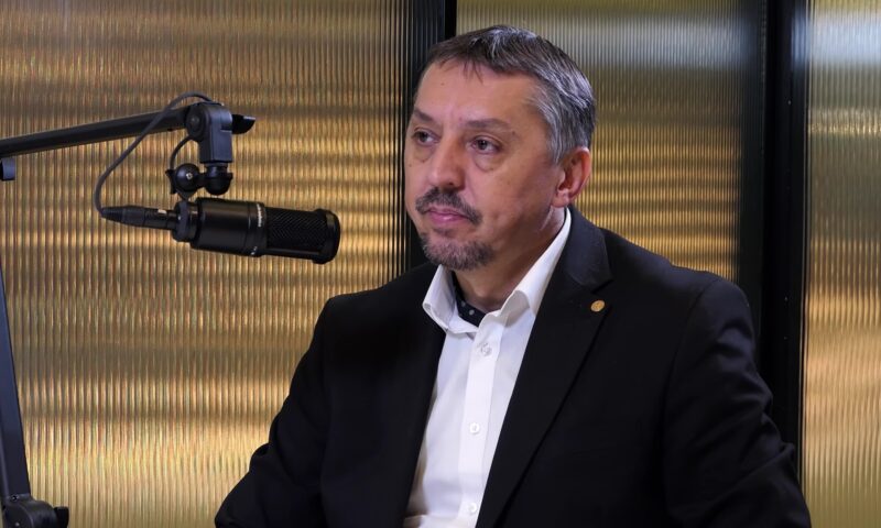 Daniel David vrea ca profesorii să-și denunțe colegii care răspândesc teorii ale conspirației