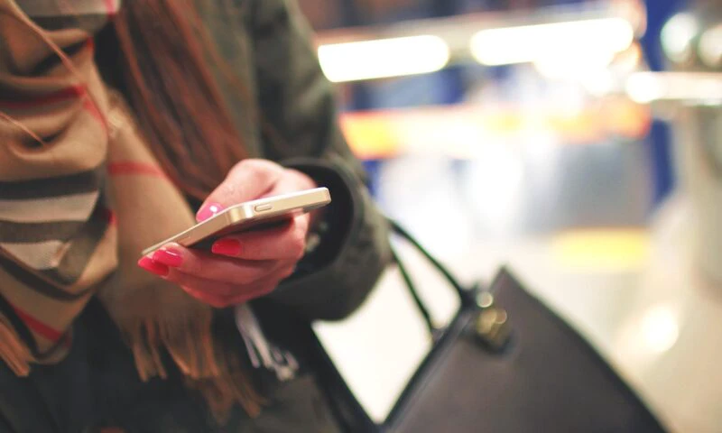 Amendă de mii de euro pentru SMS-uri nesolicitate. Ancheta, declanșată în urma unei plângeri