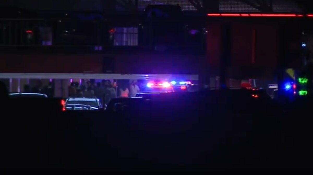 Împușcături de Black Friday la un mall din SUA