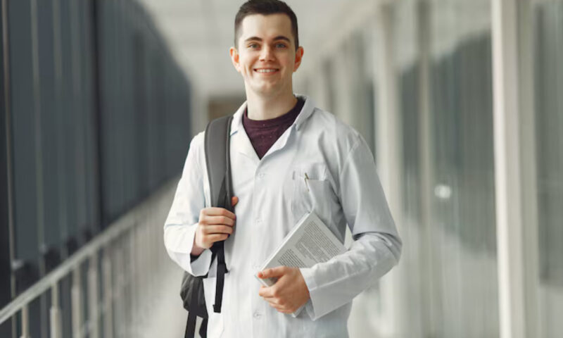 De ce aleg medicii tineri să plece din țară? Mulți rezidenți nu au încredere în calitatea pregătirii pe care o primesc