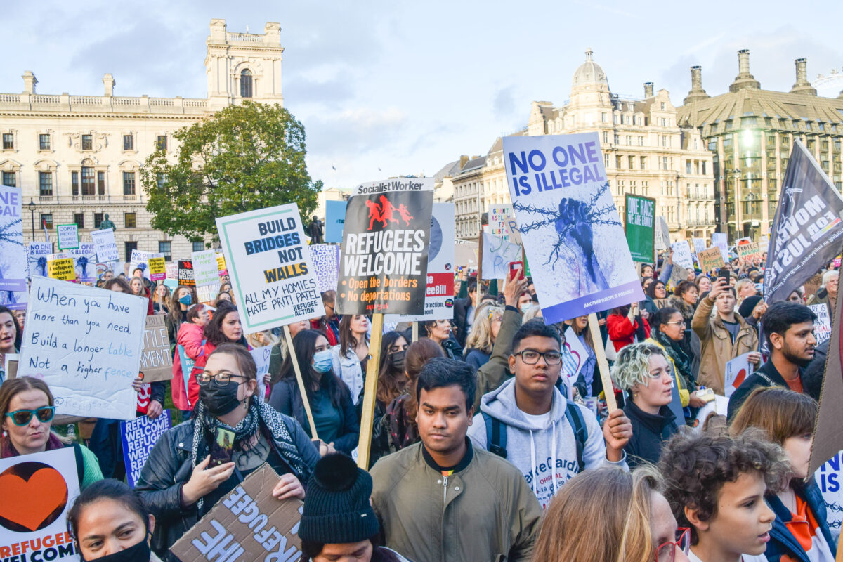 UE vrea să țină migranții la distanță. 19 state cer soluții radicale