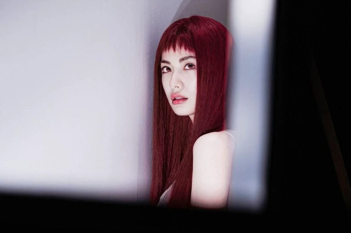 Cântăreața K-pop Nana, victima unui jaf. Artista și mama ei l-au imobilizat pe hoț