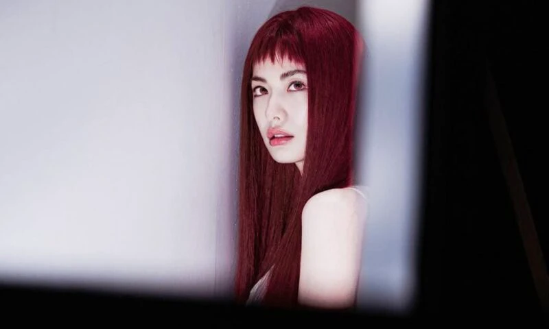 Cântăreața K-pop Nana, victima unui jaf. Artista și mama ei l-au imobilizat pe hoț