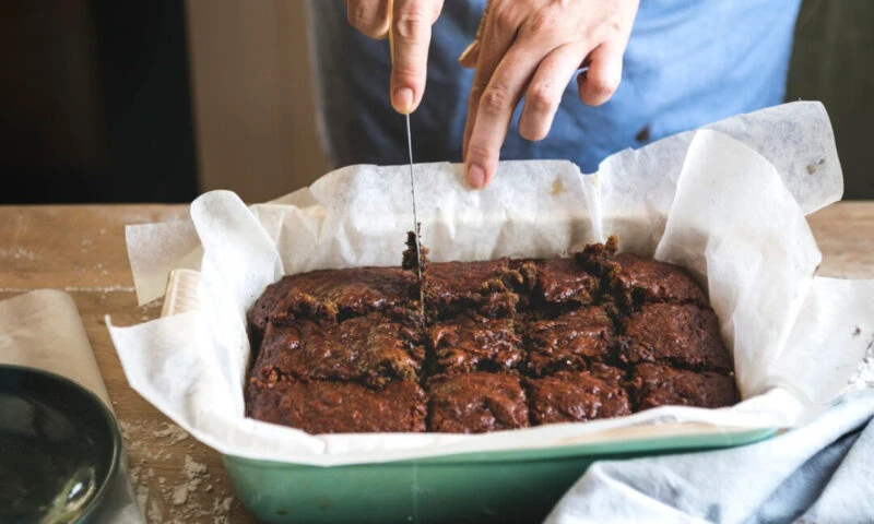 Negresă de post cu gem. E gata în 20 de minute și te cucerește de la prima bucată