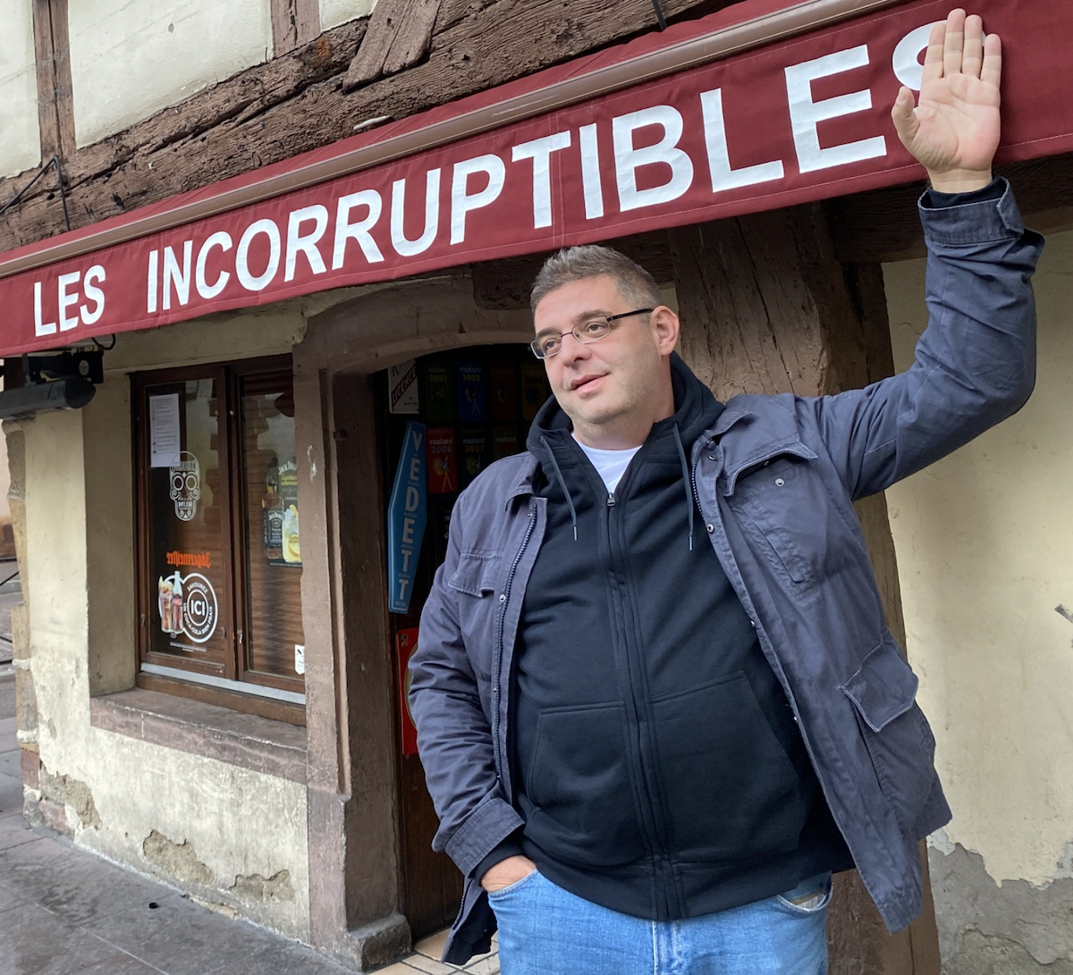 „Mega-CV-ul” lui Ionuț Moșteanu, distrus de un cunoscut jurnalist: Nu este CV-ul unui profesionist, ci al unui aburitor