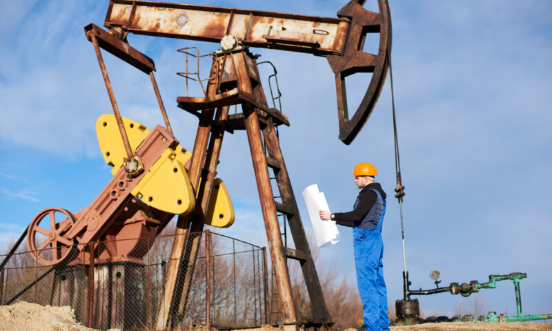 Prețul petrolului a crescut marți, pe fondul sancţiunilor SUA faţă de Rusia şi evitarea blocajului guvernamental