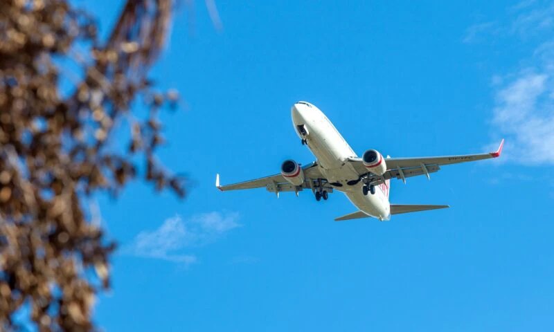 Cât plătim cu adevărat pentru un bilet de avion. Costurile și taxele ascunse publicului