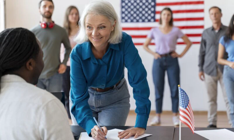 Creștere a angajărilor și salariilor în sectorul privat din SUA. Reformele lui Trump dau roade