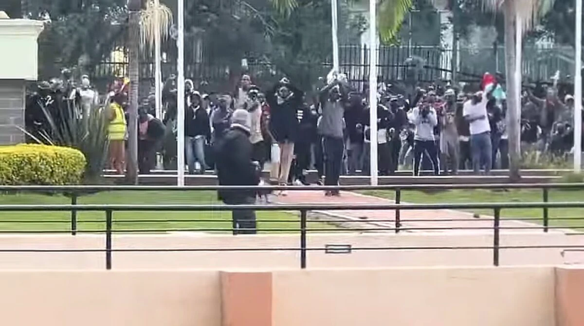 Tinerii din Tanzania ies în stradă. Demonstrațiile anti-guvernamentale escaladează