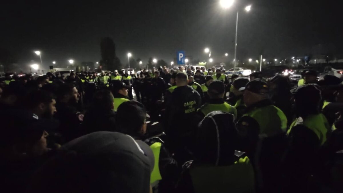 Razii majore în localitățile Bălteni și Dragodana, la persoane suspectate de comerţ ilegal și incendierea ilegală a deșeurilor