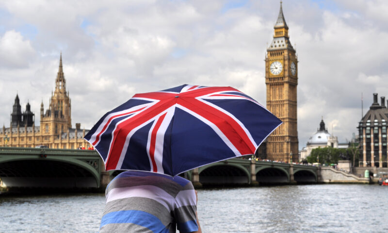 Ajutoarele sociale pentru solicitanții de azil, eliminate în Regatul Unit. Guvernul își propune reducerea imigrației ilegale