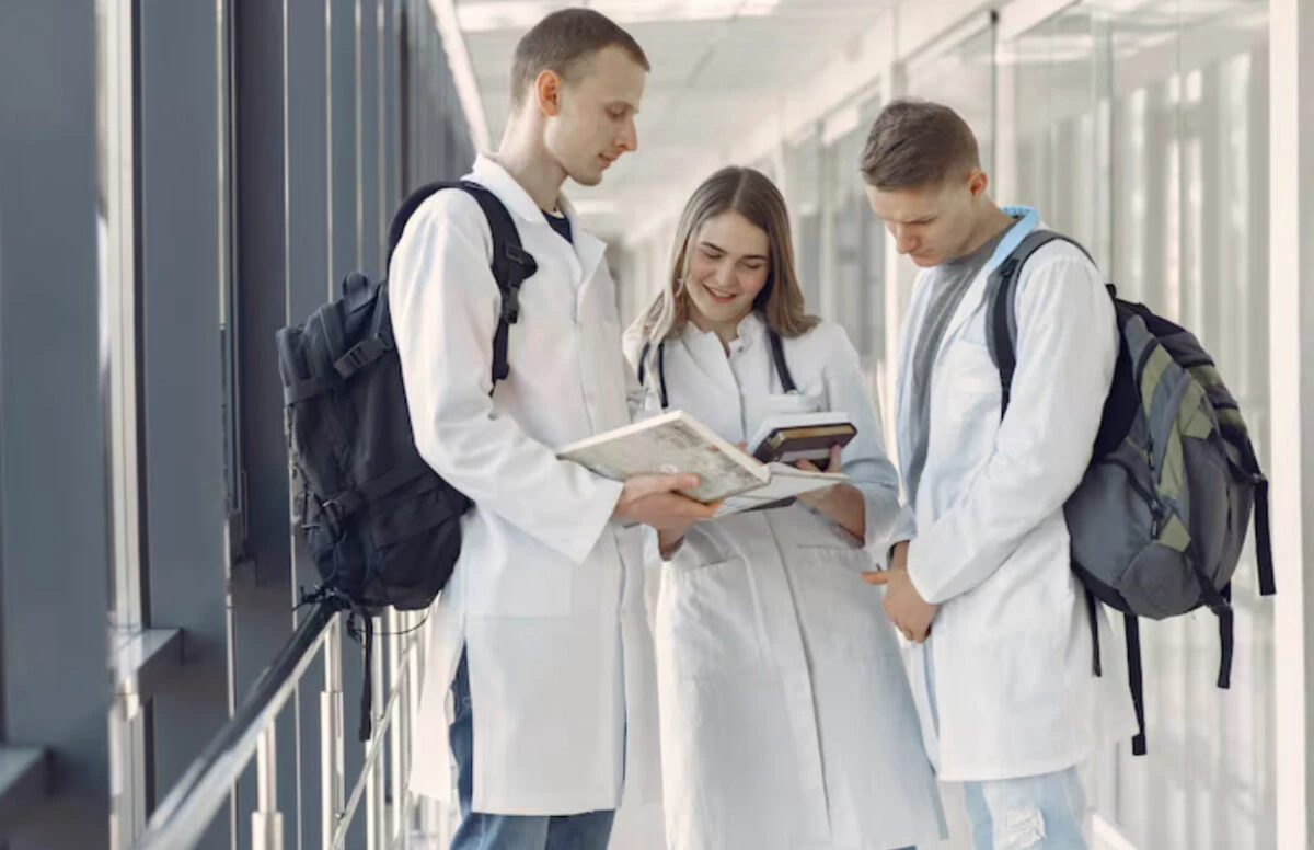 Rezidențiat 2025. Luptă strânsă pentru locurile din sistemul medical. Peste 10.000 de candidați s-au înscris la concurs